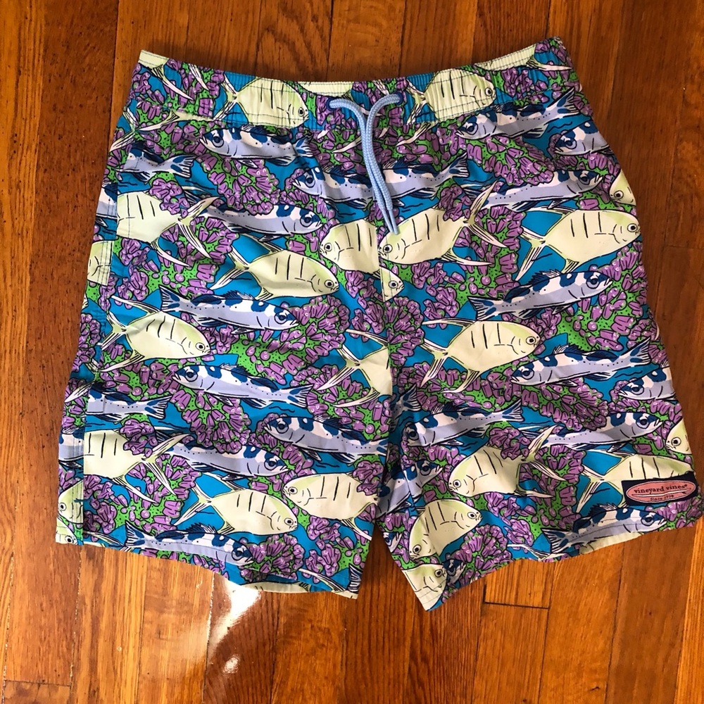 Vineyard Vines Boys Swimsuit Size Large in fish design